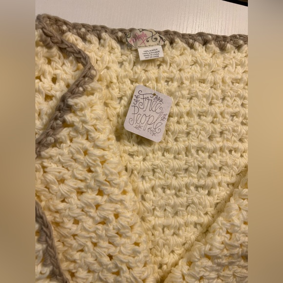 NWT Free People crochet knit ivory shawl wrap tassel - Picture 2 of 7